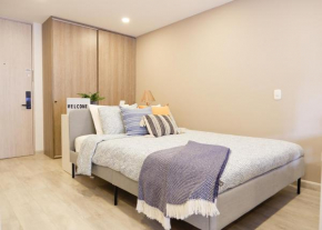 The Petit Flat - Bright & stylish studio apartment near Unicentro